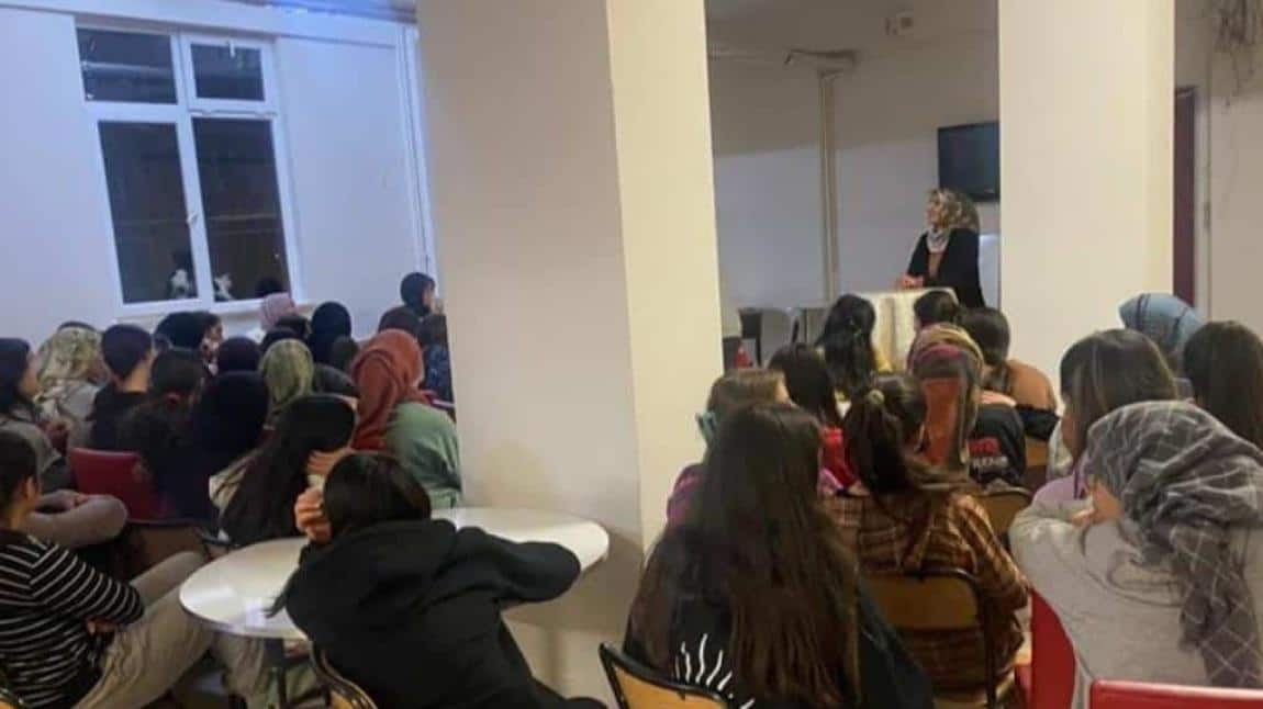 SOSYAL HİZMETLER UZMANI  TARAFINDAN SEMİNER VERİLDİ